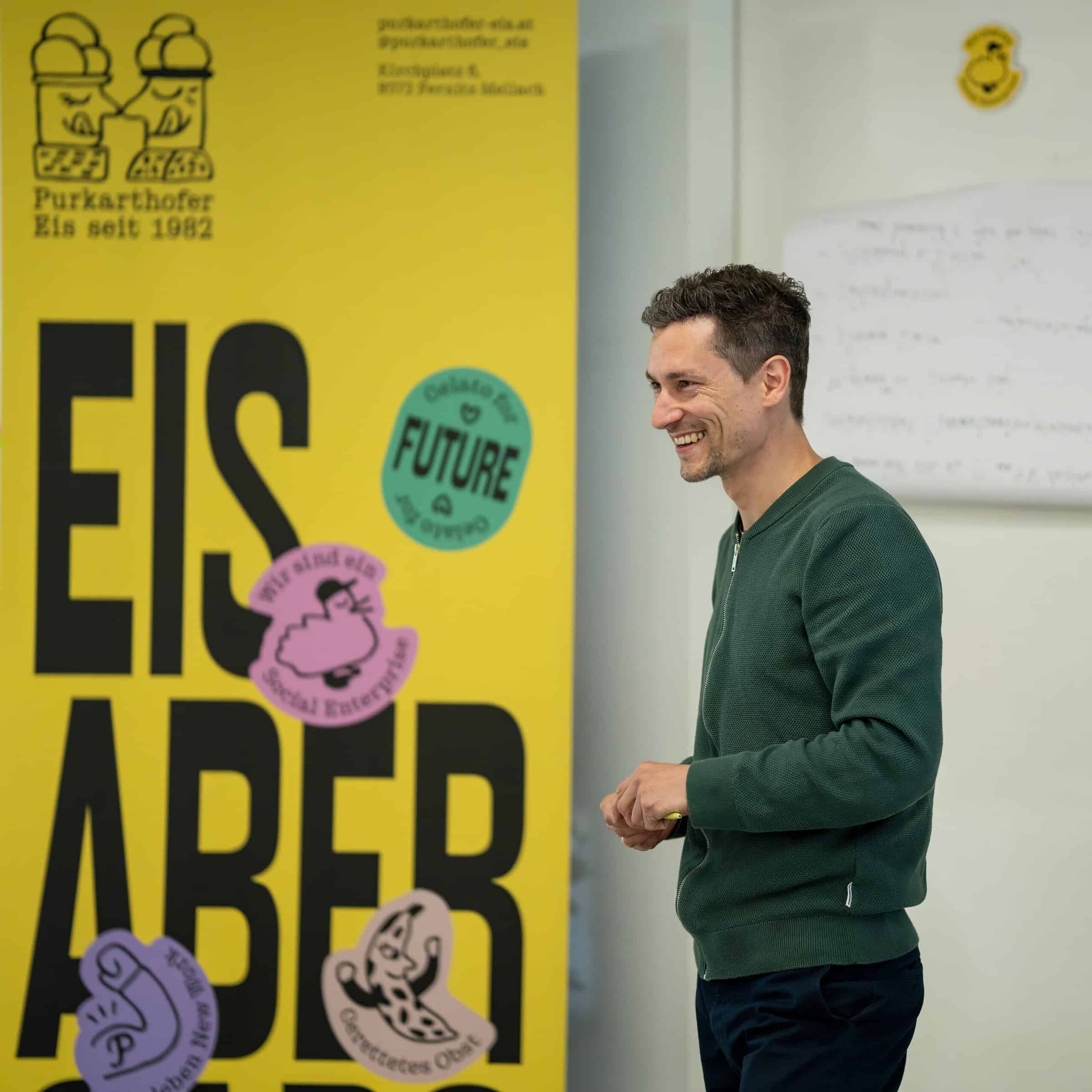 Klaus Purkarthofer trägt regelmäßig vor.