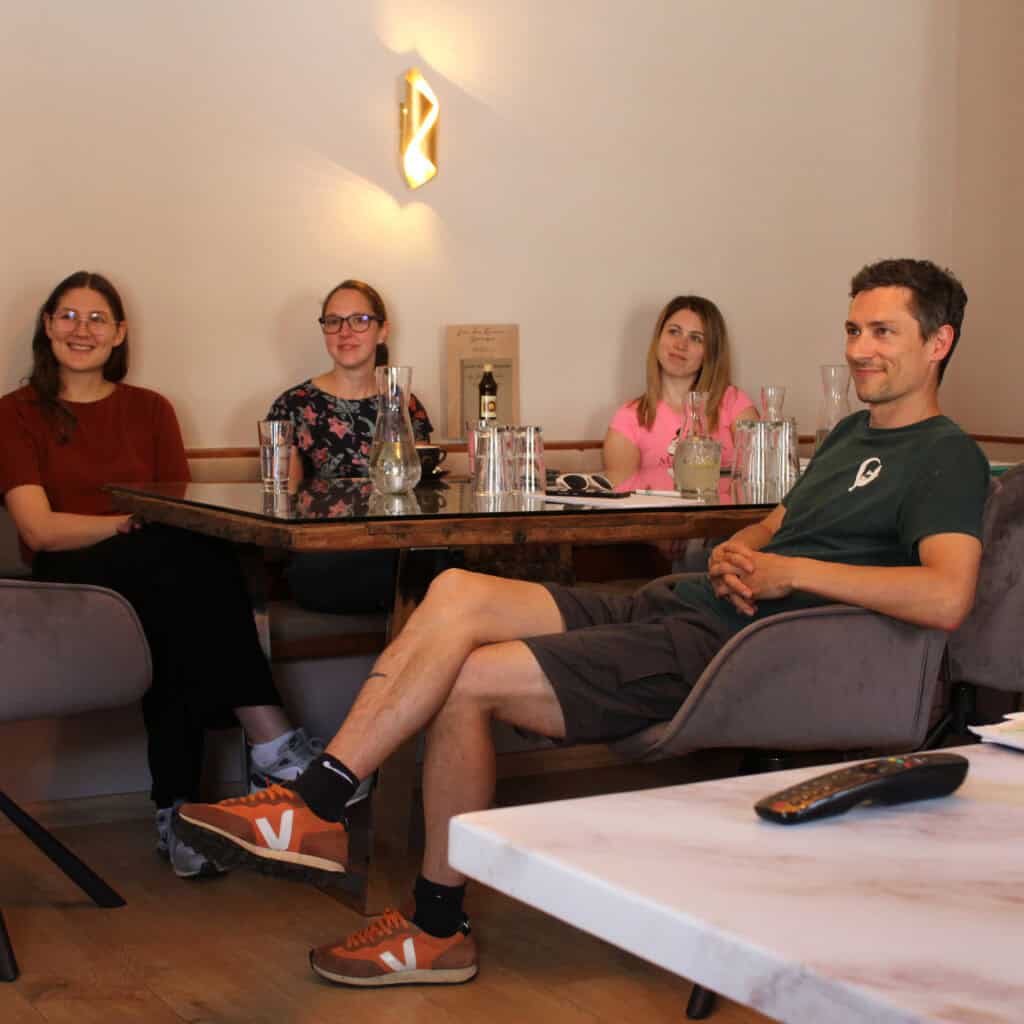 Mit einem externen Coach haben wir Einheiten zu Resilienz und Achtsamkeit gehabt.