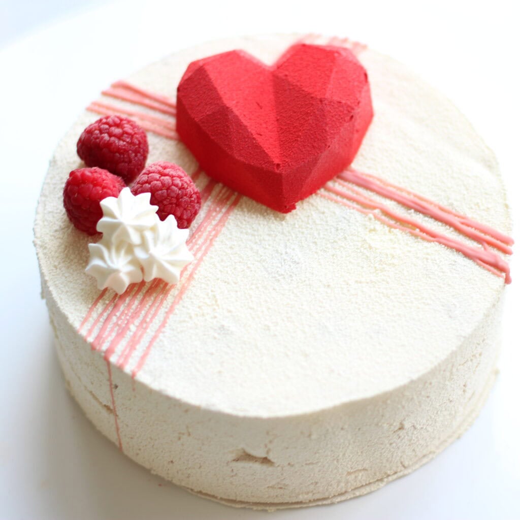 Bestelle jetzt eine Valentinstagseistorte für deinen Valentinsschatz!