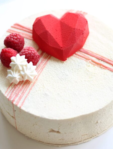 Bestelle jetzt eine Valentinstagseistorte für deinen Valentinsschatz!