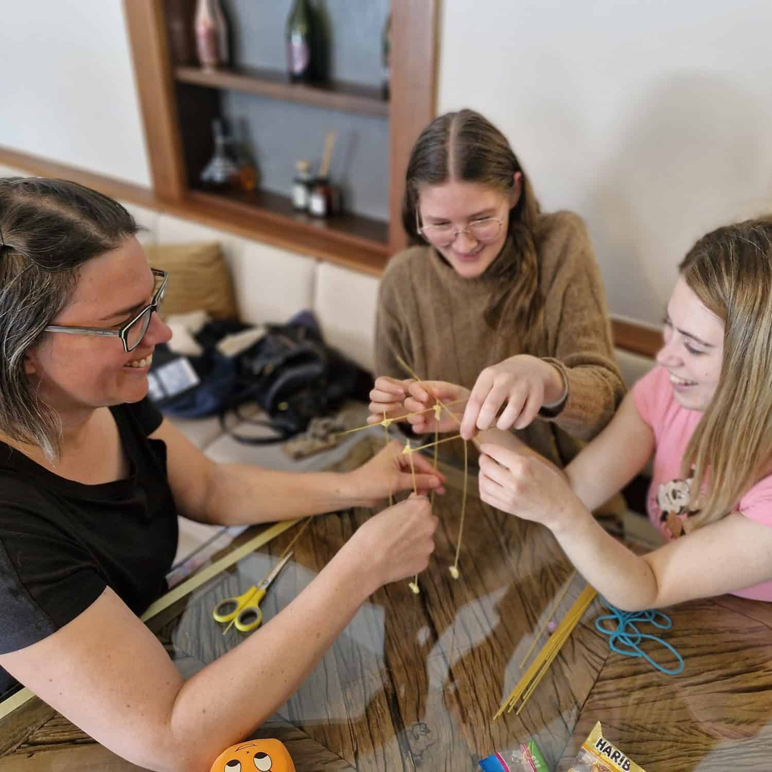Wir probieren aus, experimentieren und lernen dazu.