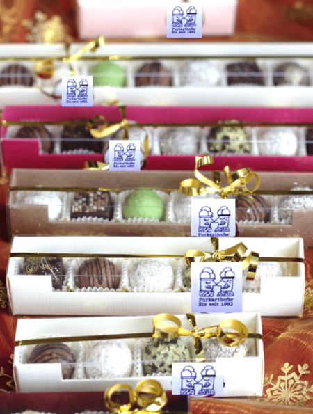 Unsere selbstgemachten Pralinen gibt es in vielen verschiedenen Größen.