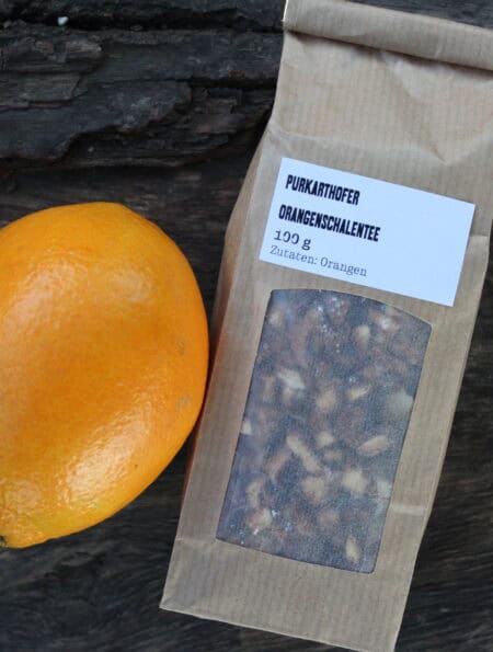 Unser Purkarthofer Orangenschalentee besteht aus Bio-Orangenschalen vom Crowdfarming.