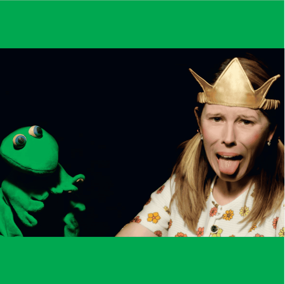 Auch dieses Jahr spielt Gertrud Hainzl ein Kindertheaterstück vor.