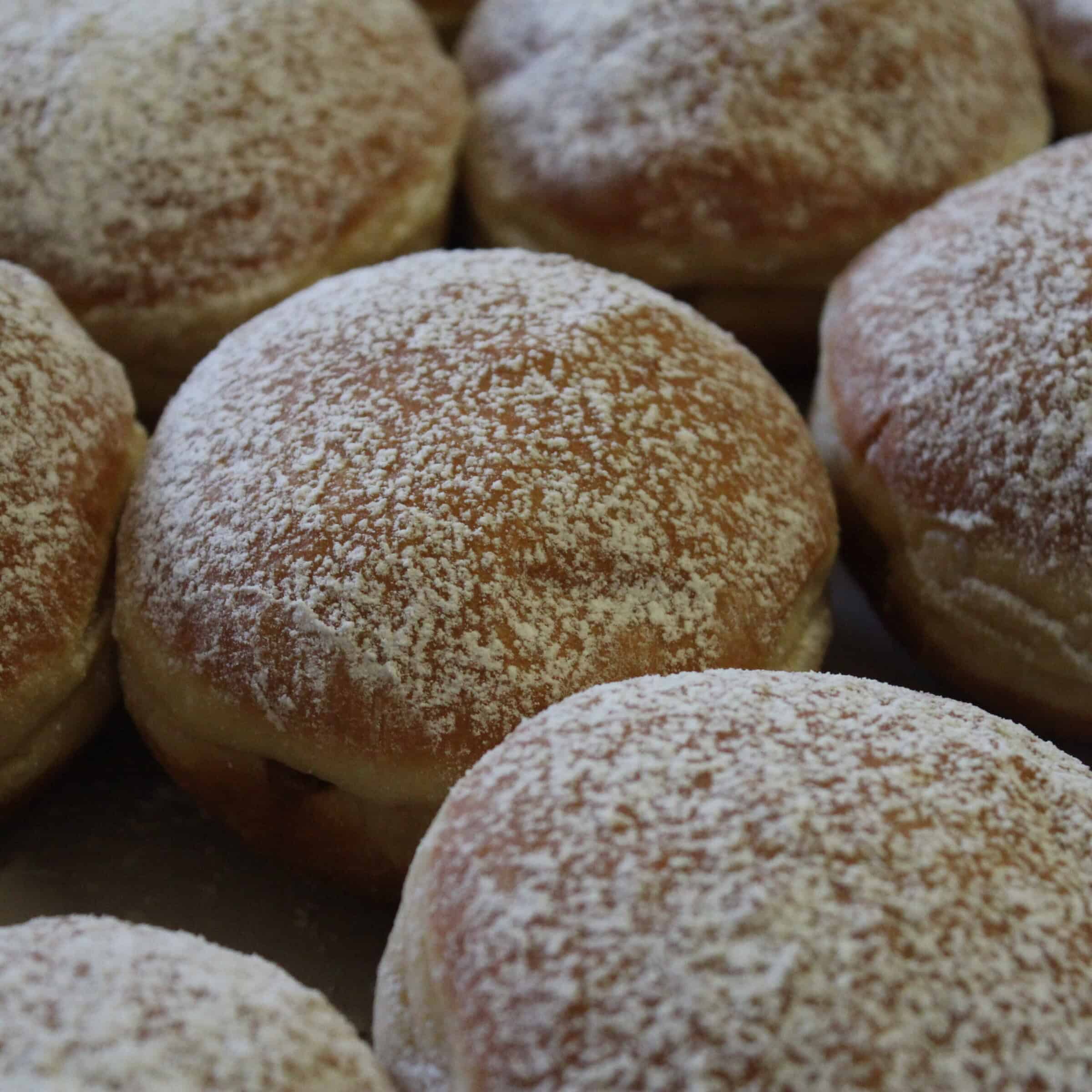 Bestelle rechtzeitig die Purkarthofer Faschingskrapfen für Faschingsdienstag!