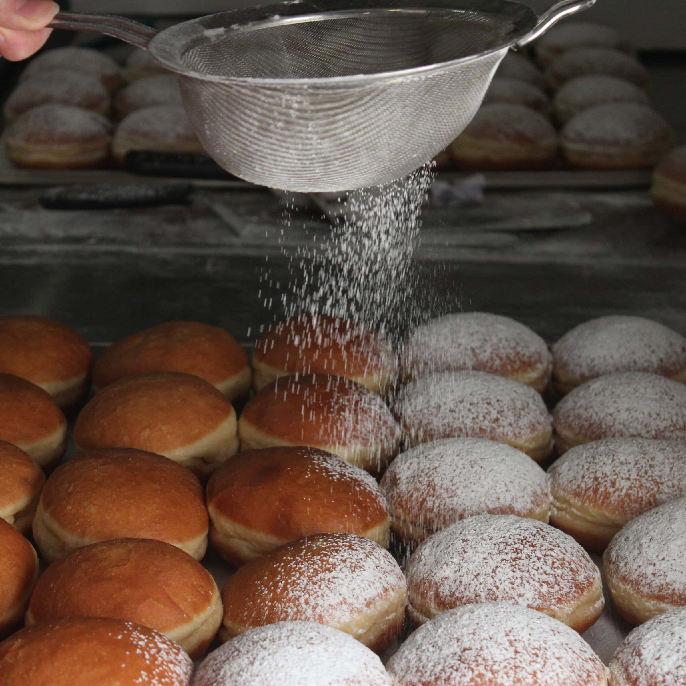 Bestelle rechtzeitig die Purkarthofer Faschingskrapfen für Faschingsdienstag!