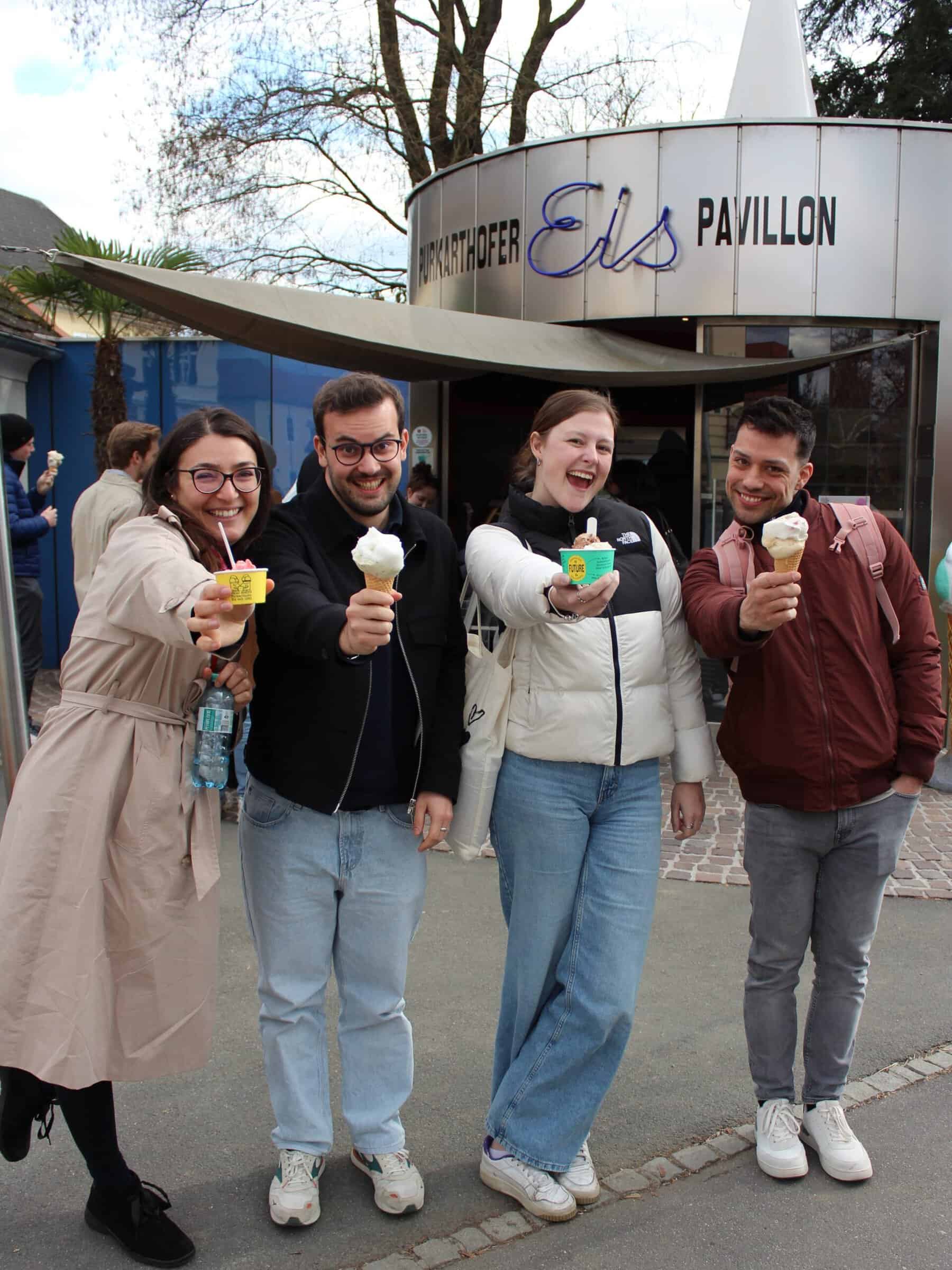 Du kannst mit deinem Team gerne zu uns kommen, die Produktion, den Pavillon kennenlernen, Eis essen und unseren Vortrag genießen.